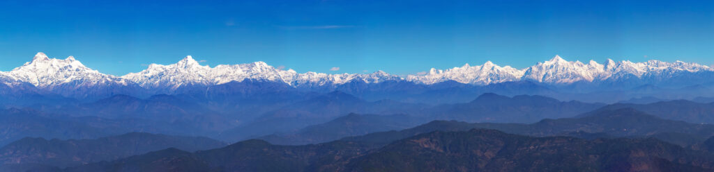 panoramic view of entire kumaon himalaya range notable peaks being trishul, nanda devi, nanda kot, panchuli as seen from binsar uttarakhand.